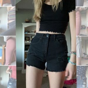basic black cropped tee with white lining